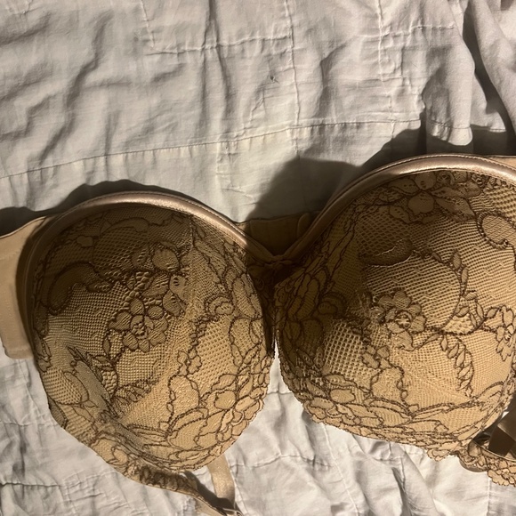Bra Lot - 6 bras - 1 44D, 4 44 DD, 1 46DD - Picture 8 of 14